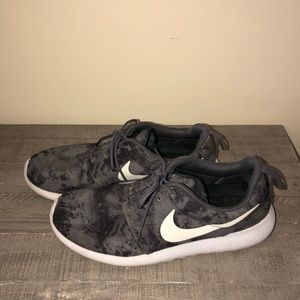 Men’s Nike Roshe running shoes